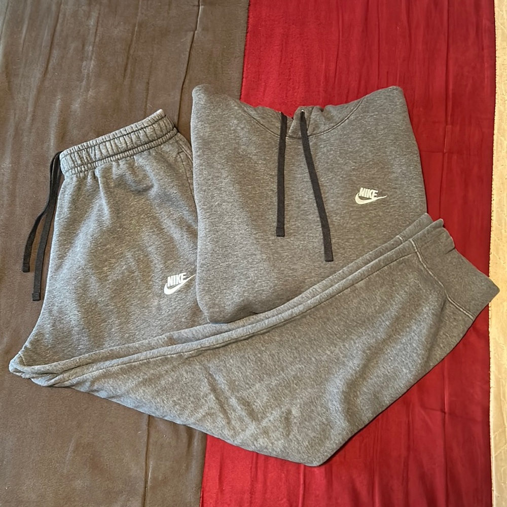 Nike jogging suit